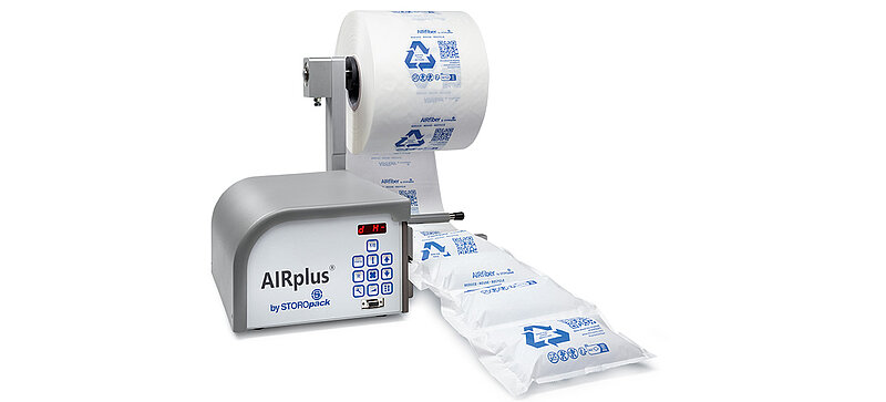Eine Maschine die Luftpolster aus Papier produziert